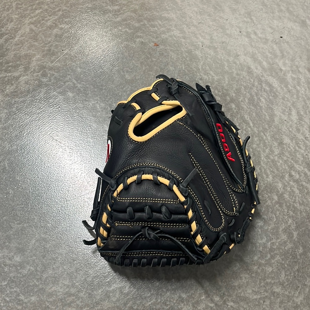 Youth catchers mitt 32” Wilson a500